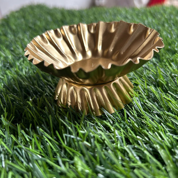 Round Urli with Base