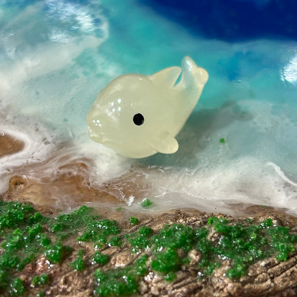 Dolphin Miniature - Milky White